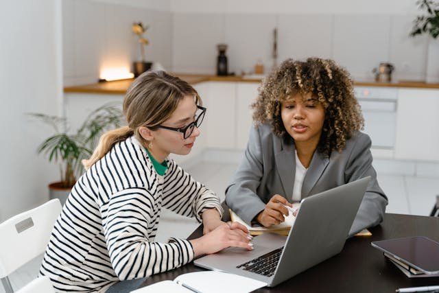 Online HR training for managers to handle essential people management tasks